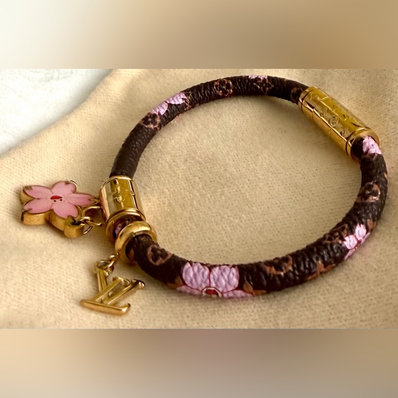 👑✅PRICE FIRM✅ Stylish Cherry Blossom Print Fashion Bracelet. Brand New! - Picture 3 of 17
